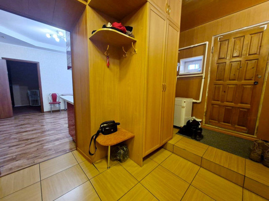 Продам трехкомнатную (3-комн.) квартиру, Степана Разина ул, 10, Ишим г