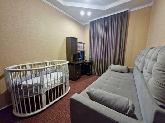 Продам трехкомнатную (3-комн.) квартиру, Степана Разина ул, 10, Ишим г