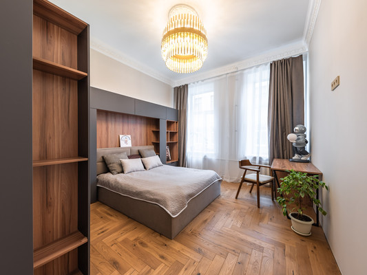 Продам трехкомнатную (3-комн.) квартиру, Зверинская ул, дом 17А, Санкт-Петербург г