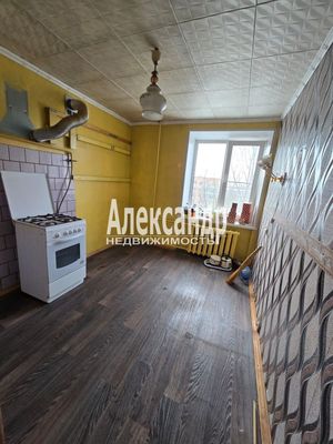 Продам трехкомнатную (3-комн.) квартиру, Ленина пр-кт, 6, Кириши г