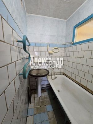 Продам трехкомнатную (3-комн.) квартиру, Ленина пр-кт, 6, Кириши г
