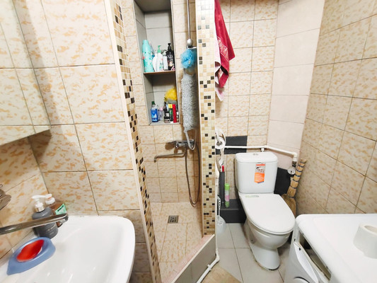 Продам комнату в 3-комн. квартире, Коминтерна ул, 8/1, Королев г