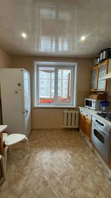 Продам трехкомнатную (3-комн.) квартиру, Конституции (Радужный мкр.) ул, 12, Киров г