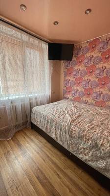 Продам трехкомнатную (3-комн.) квартиру, Конституции (Радужный мкр.) ул, 12, Киров г