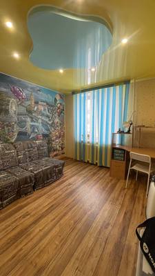 Продам трехкомнатную (3-комн.) квартиру, Конституции (Радужный мкр.) ул, 12, Киров г