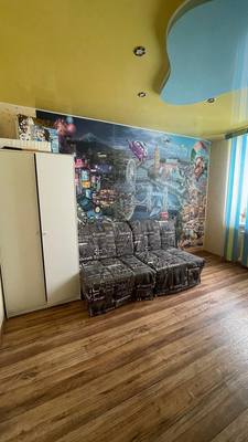 Продам трехкомнатную (3-комн.) квартиру, Конституции (Радужный мкр.) ул, 12, Киров г