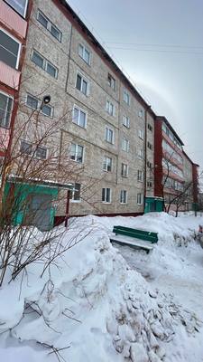 Продам трехкомнатную (3-комн.) квартиру, Конституции (Радужный мкр.) ул, 12, Киров г