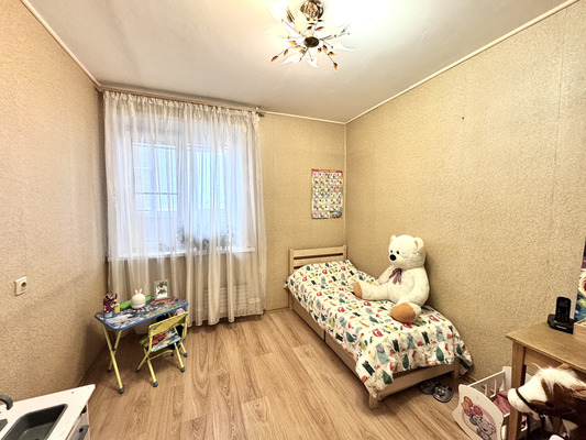 Продам трехкомнатную (3-комн.) квартиру, Хусаина Мавлютова ул, 48, Казань г
