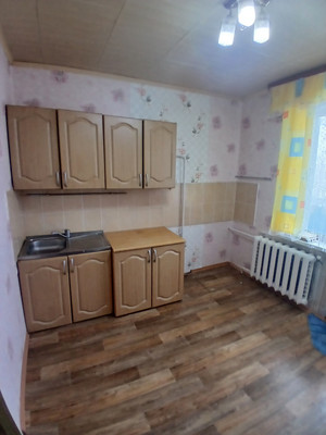 Продам трехкомнатную (3-комн.) квартиру, Садовая ул, 16, Боровка с