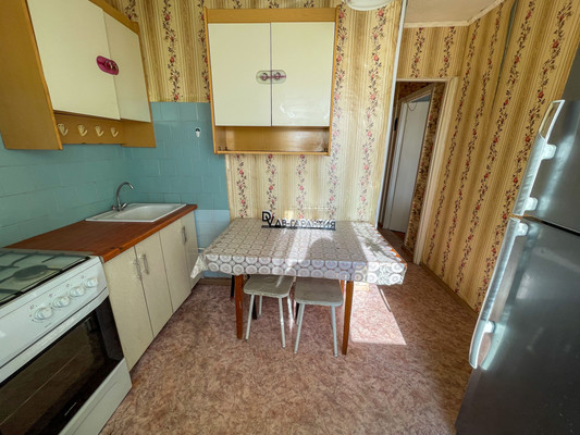 Продам двухкомнатную (2-комн.) квартиру, 2-й Микрорайон ул, 27, Эльбан рп