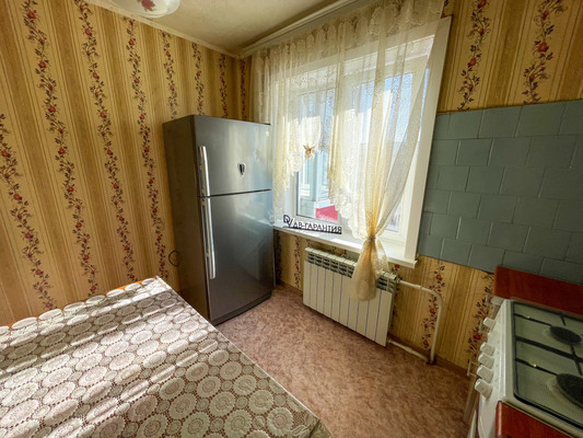 Продам двухкомнатную (2-комн.) квартиру, 2-й Микрорайон ул, 27, Эльбан рп