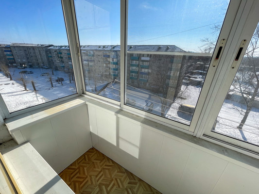 Продам двухкомнатную (2-комн.) квартиру, 2-й Микрорайон ул, 27, Эльбан рп