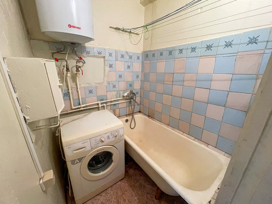 Продам двухкомнатную (2-комн.) квартиру, 2-й Микрорайон ул, 27, Эльбан рп