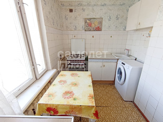 Продам двухкомнатную (2-комн.) квартиру, Строителей ул, 27/5, Новомичуринск г