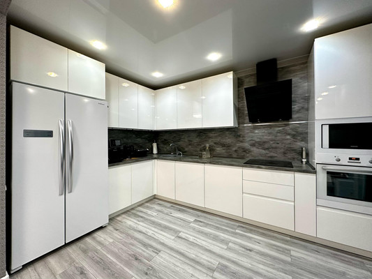 Продам трехкомнатную (3-комн.) квартиру, Энтузиастов ул, 19а, Киров г