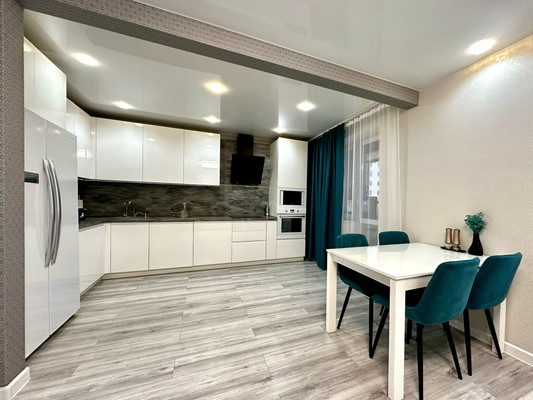 Продам трехкомнатную (3-комн.) квартиру, Энтузиастов ул, 19а, Киров г
