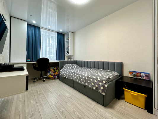 Продам трехкомнатную (3-комн.) квартиру, Энтузиастов ул, 19а, Киров г