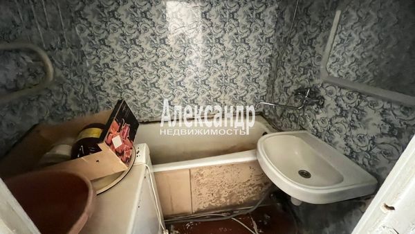 Продам двухкомнатную (2-комн.) квартиру, Лесная ул, 3, Светогорск г
