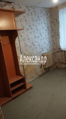 Продам комнату в 6-комн. квартире, Сиреневый б-р, 9, Санкт-Петербург г