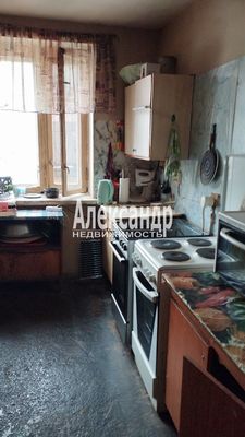 Продам комнату в 6-комн. квартире, Сиреневый б-р, 9, Санкт-Петербург г
