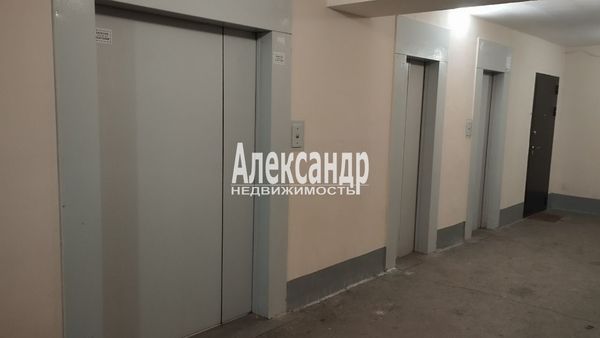 Продам комнату в 6-комн. квартире, Сиреневый б-р, 9, Санкт-Петербург г