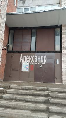 Продам комнату в 6-комн. квартире, Сиреневый б-р, 9, Санкт-Петербург г