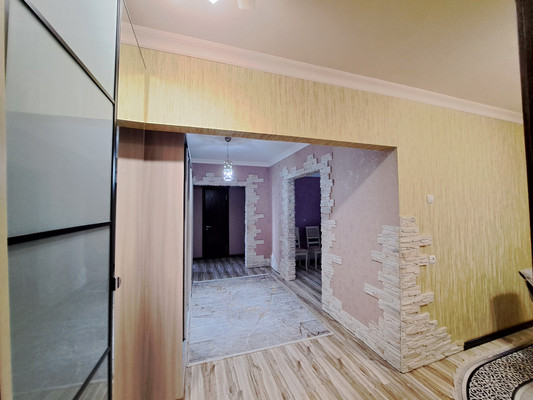 Продам трехкомнатную (3-комн.) квартиру, Осетинская ул, 146, Нальчик г