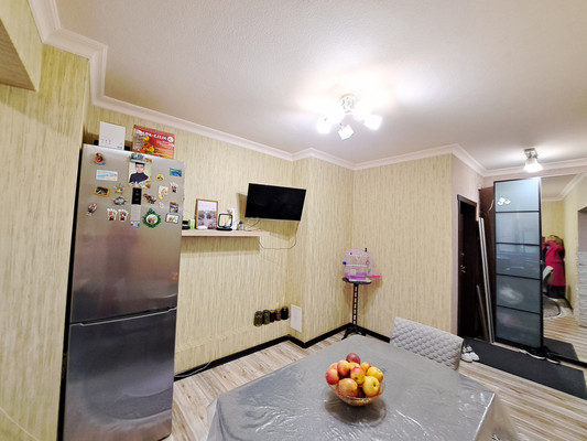 Продам трехкомнатную (3-комн.) квартиру, Осетинская ул, 146, Нальчик г