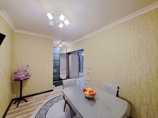 Продам трехкомнатную (3-комн.) квартиру, Осетинская ул, 146, Нальчик г