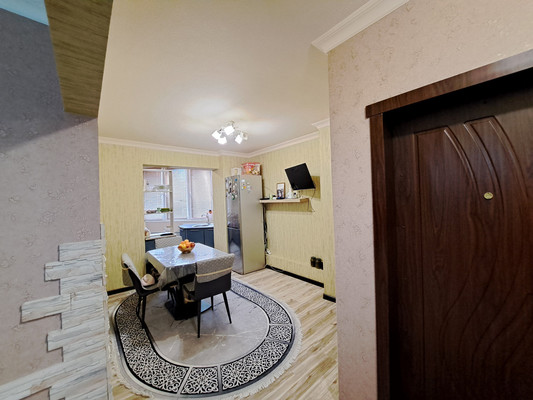Продам трехкомнатную (3-комн.) квартиру, Осетинская ул, 146, Нальчик г