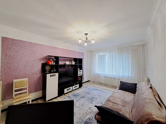 Продам трехкомнатную (3-комн.) квартиру, Осетинская ул, 146, Нальчик г