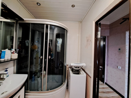 Продам трехкомнатную (3-комн.) квартиру, Осетинская ул, 146, Нальчик г