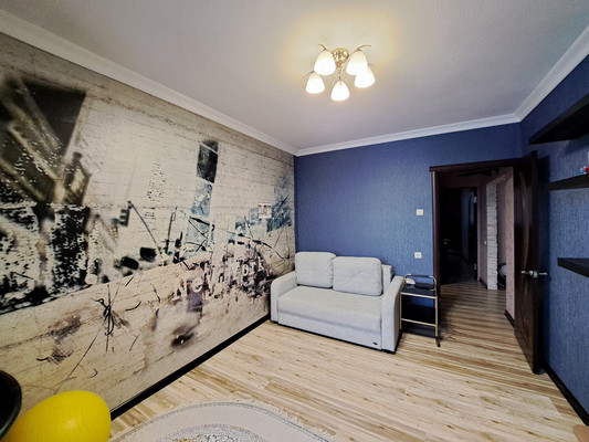 Продам трехкомнатную (3-комн.) квартиру, Осетинская ул, 146, Нальчик г