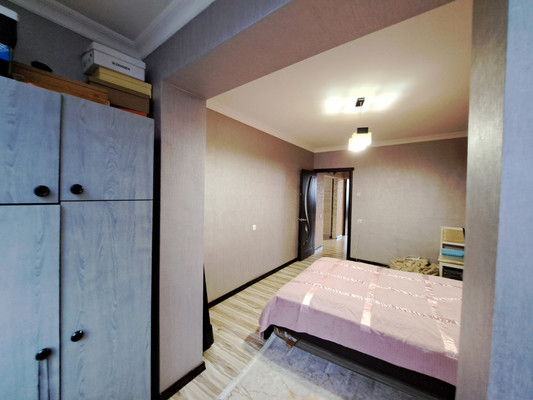 Продам трехкомнатную (3-комн.) квартиру, Осетинская ул, 146, Нальчик г