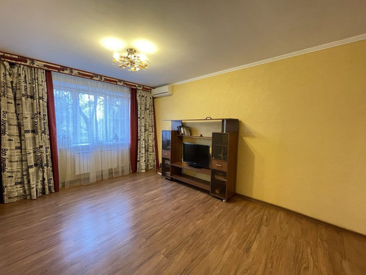 Продам двухкомнатную (2-комн.) квартиру, 339-й Стрелковой Дивизии ул, 17/3, Ростов-на-Дону г