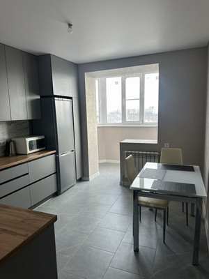 Продам двухкомнатную (2-комн.) квартиру, Комарова б-р, 1Е, Ростов-на-Дону г