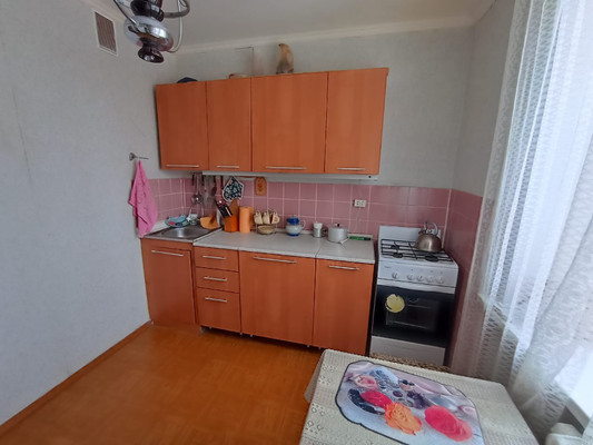 Продам двухкомнатную (2-комн.) квартиру, Черникова ул, 11, Волгодонск г