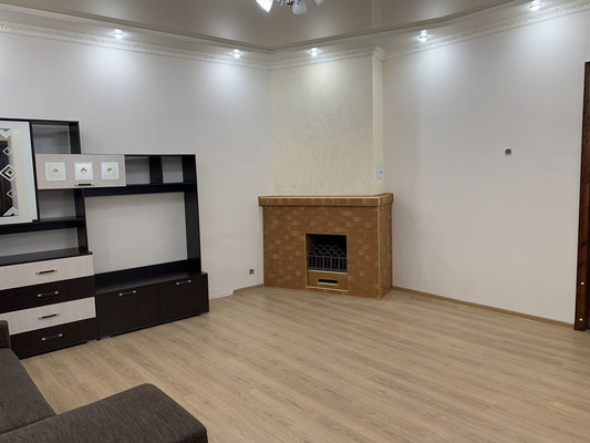 Продам трехкомнатную (3-комн.) квартиру, Крылова ул, 50, Симферополь г