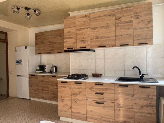 Продам трехкомнатную (3-комн.) квартиру, Крылова ул, 50, Симферополь г