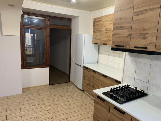 Продам трехкомнатную (3-комн.) квартиру, Крылова ул, 50, Симферополь г