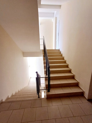 Продам двухкомнатную (2-комн.) квартиру, Крылова ул, 36, Симферополь г