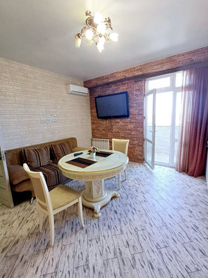 Продам двухкомнатную (2-комн.) квартиру, Крылова ул, 36, Симферополь г