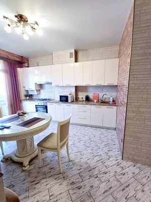 Продам двухкомнатную (2-комн.) квартиру, Крылова ул, 36, Симферополь г
