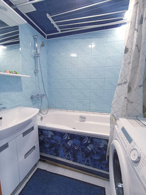 Продам трехкомнатную (3-комн.) квартиру, Д мкр, 14, Новомичуринск г
