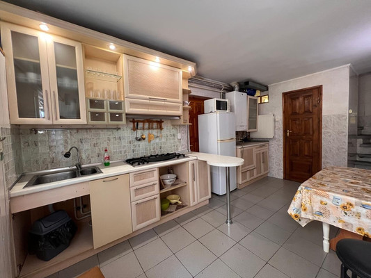 Продам трехкомнатную (3-комн.) квартиру, Лазурная ул, 25Б, Отрадное пгт