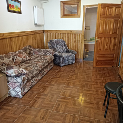 Продам трехкомнатную (3-комн.) квартиру, Лазурная ул, 25Б, Отрадное пгт