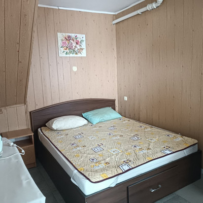 Продам трехкомнатную (3-комн.) квартиру, Лазурная ул, 25Б, Отрадное пгт