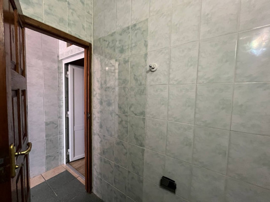 Продам трехкомнатную (3-комн.) квартиру, Лазурная ул, 25Б, Отрадное пгт