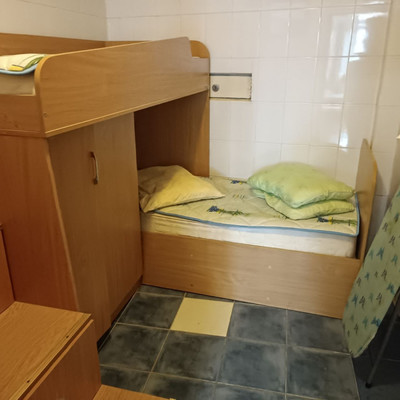 Продам трехкомнатную (3-комн.) квартиру, Лазурная ул, 25Б, Отрадное пгт