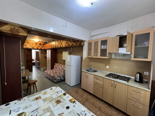 Продам трехкомнатную (3-комн.) квартиру, Лазурная ул, 25Б, Отрадное пгт